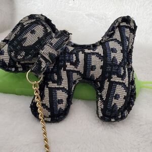 Here Doggie Doggie 🐶 Unbranded Dog Keychain One Size Black White